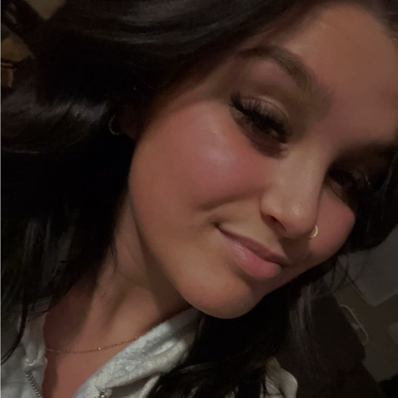 Meet your Posher, Hailey - Picture 2 of 2